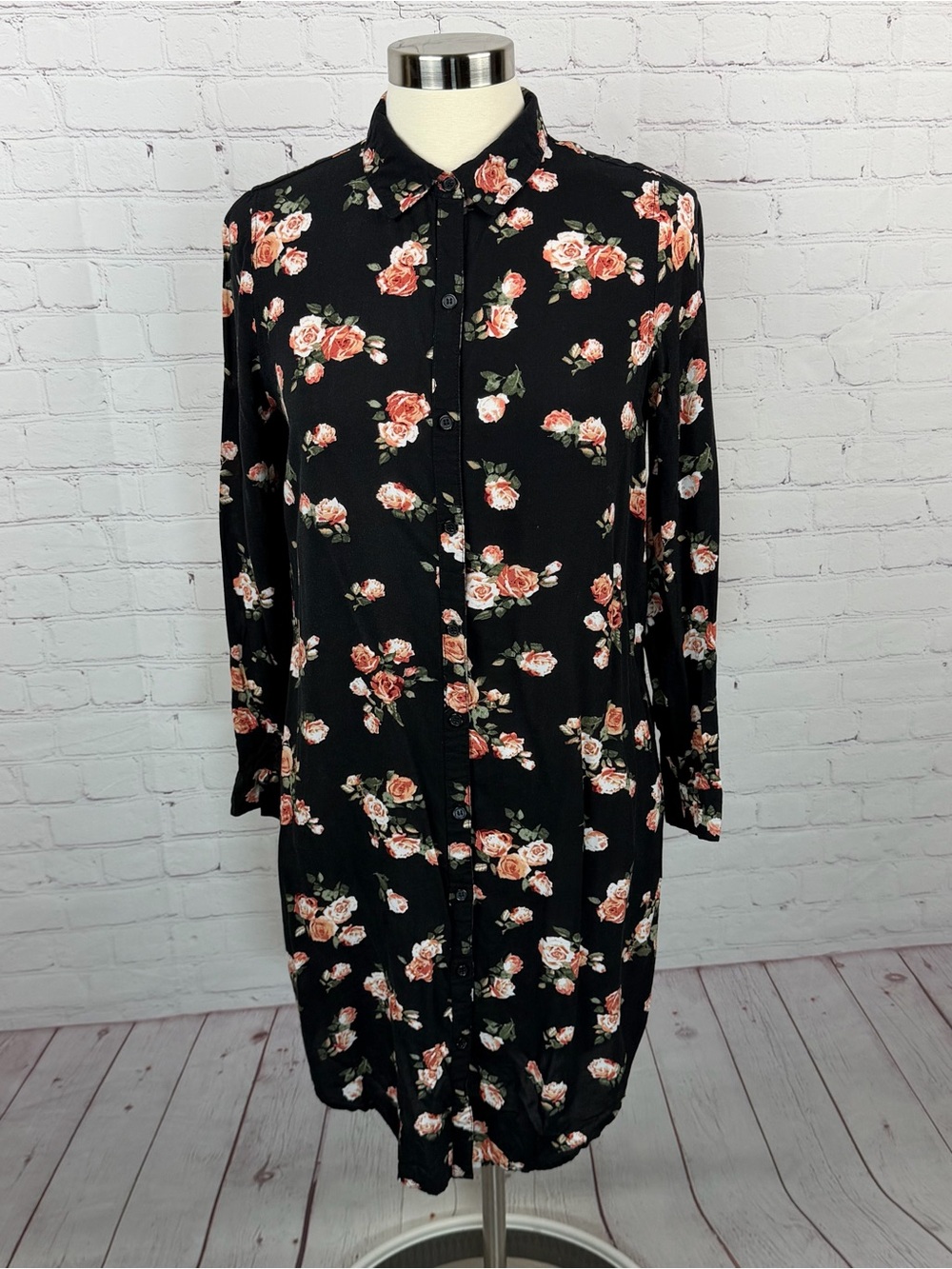 Forever 21 Black Button-Front Floral Tunic Shirt Pink Roses Medium Dark Romantic